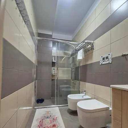 House Center Apartment *