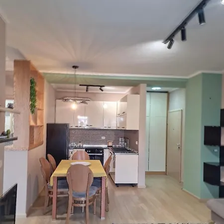 Apartment House Center