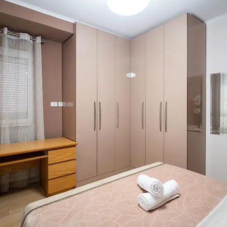 House Center Apartment