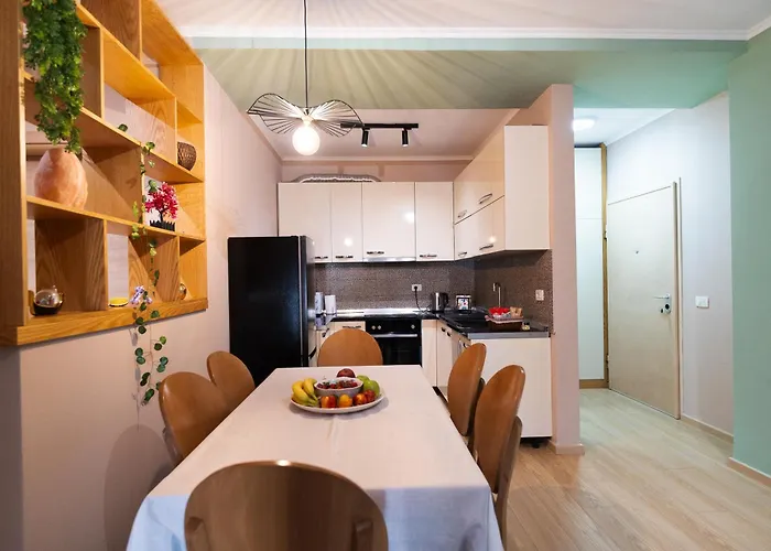 House Center 地拉那